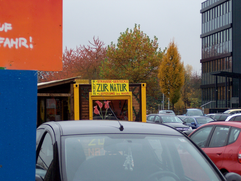 „Zur Natur“ (To Nature) in a car park between Frankfurt and Eschborn